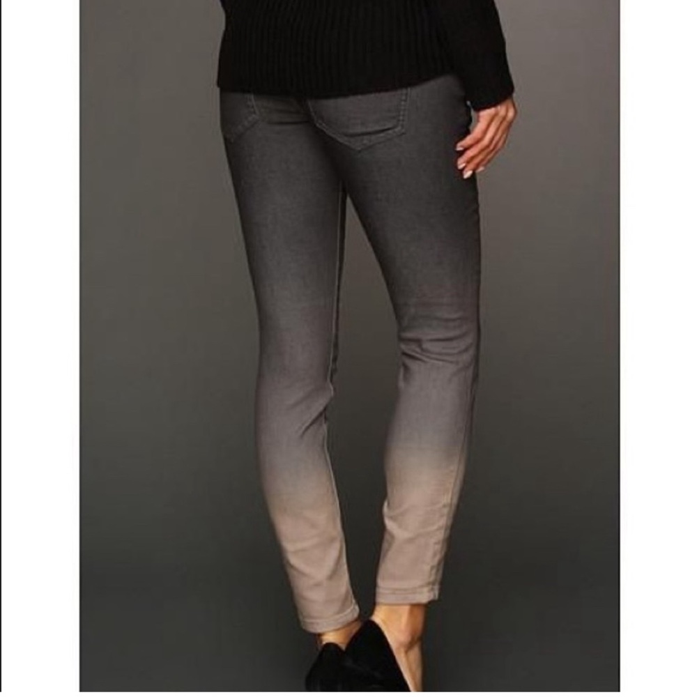 Free People Gray Ombré Dip Dye Skinny Crop Stretch Jeans 
Size 27